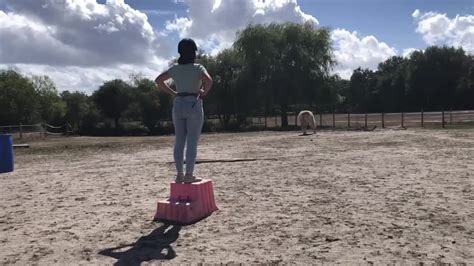 cheval nue|Plutôt nue que sans casque